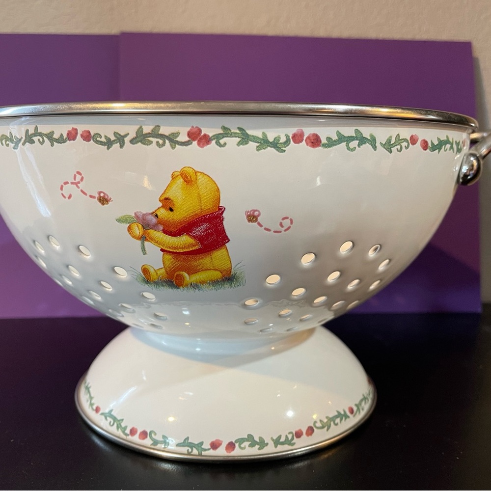 Winnie the Pooh porcelain enamel steel colander